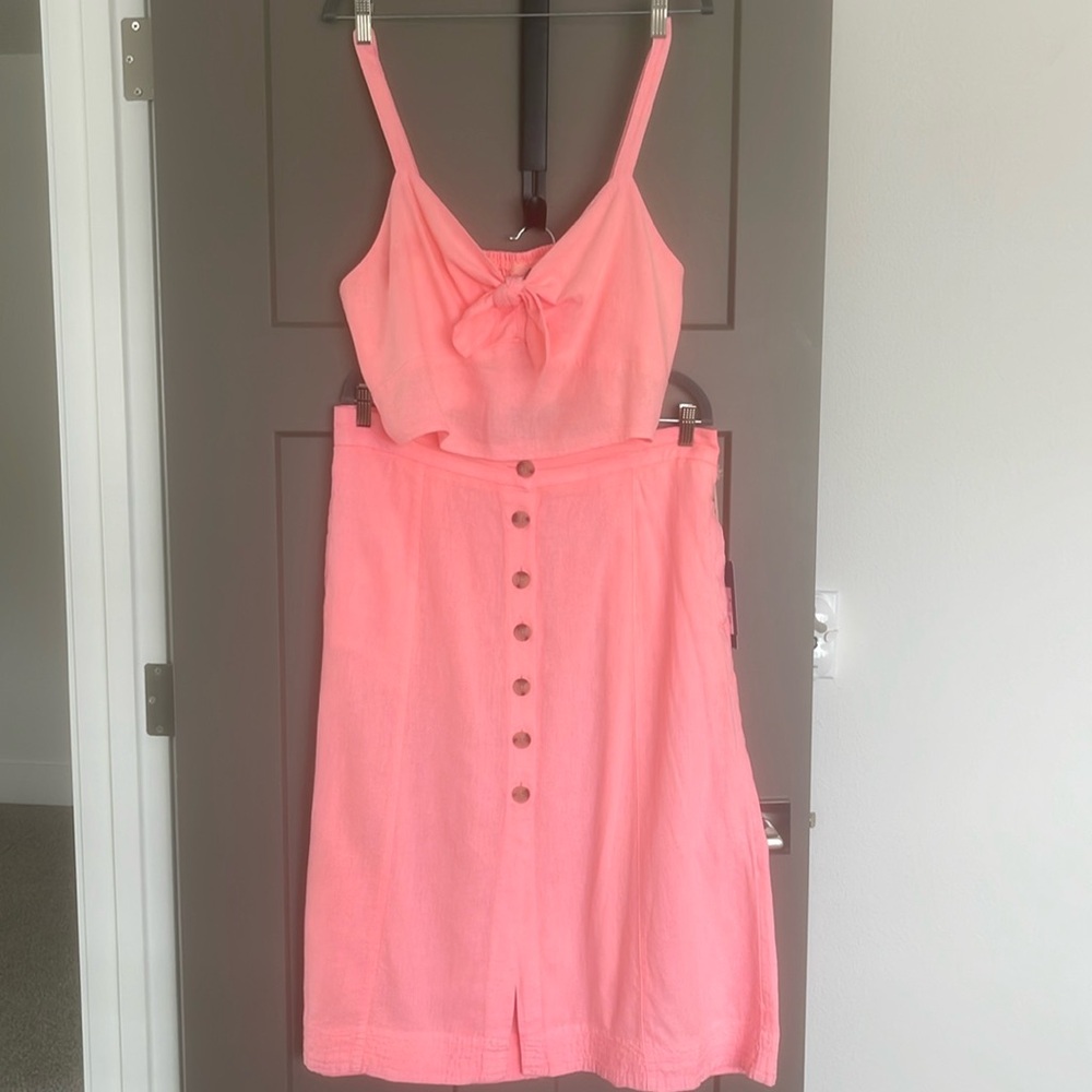 Universal Thread Midi Skirt and Crop set. Neon Coral color. SizeL